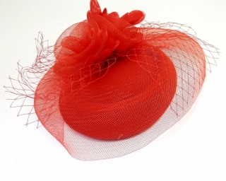 Шляпка с вуалью d15 см. (черная/красная)