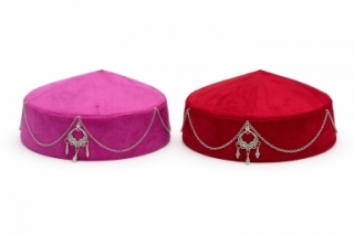 Такия с камушками / цепочками.